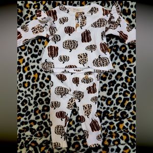Cheetah Fall Pumpkin Jessica Simpson Outfit